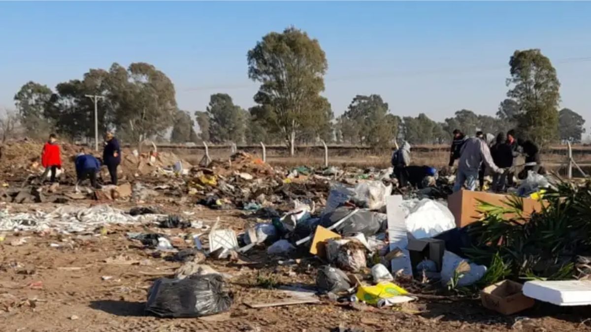 Increíble: vuelven a encontrar miles de dólares en el basural de Las Parejas