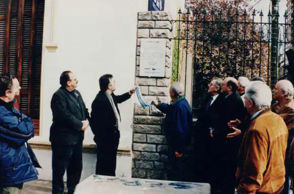 Reinstalan placa que recuerda el Día del boxeador en un espacio emblemático