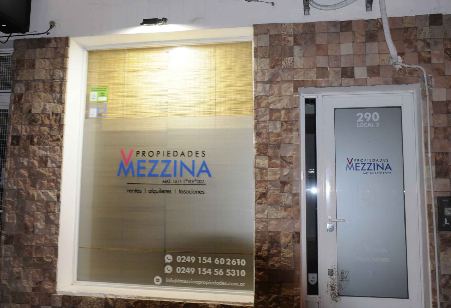 Delincuentes robaron en una inmobiliaria en 14 de Julio y Maipú