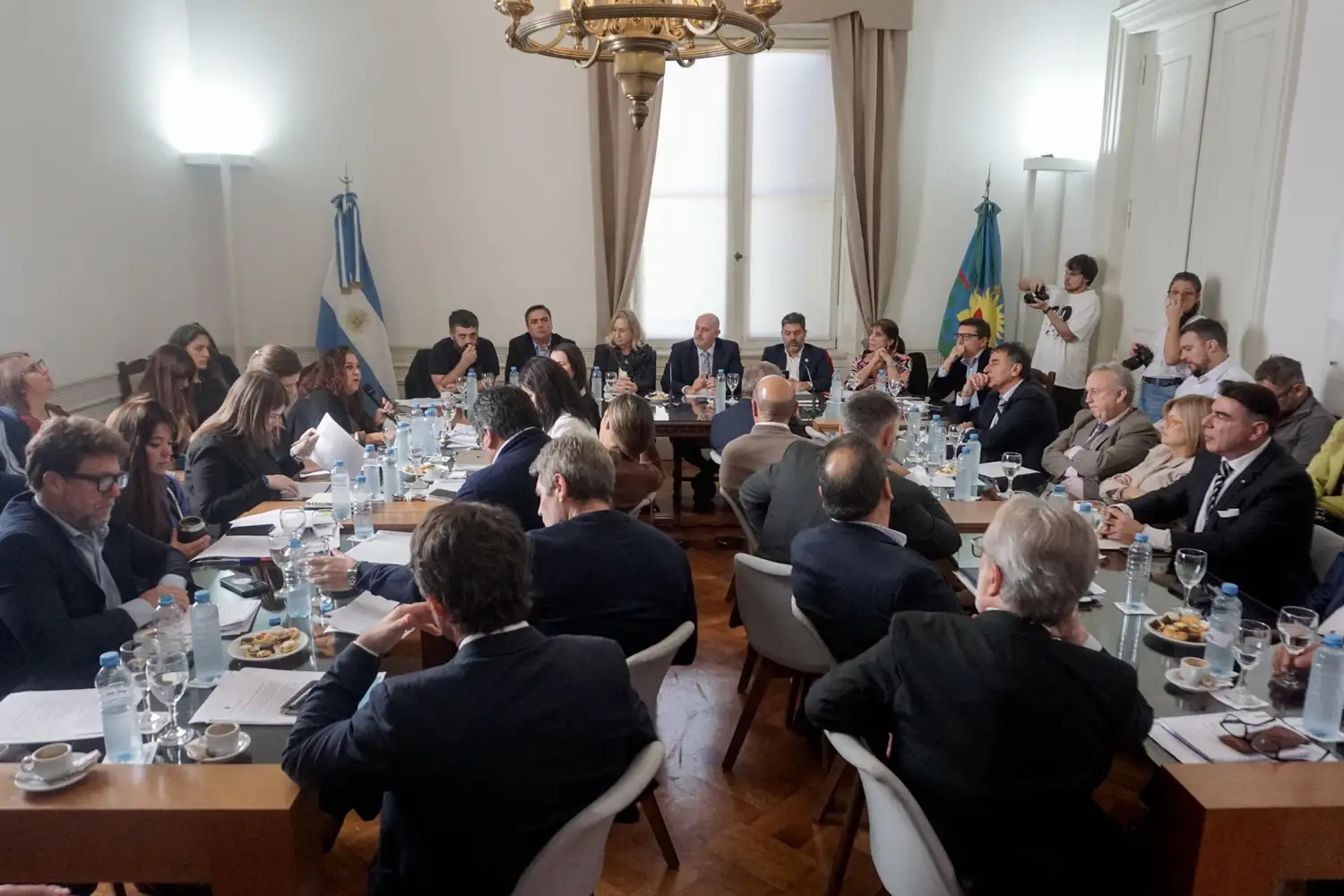La Comisión de Reforma Política se reunió con autoridades electorales en la Sala 30 de la Legislatura.