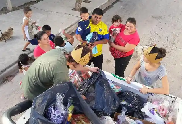 El Voluntariado entregó juguetes en dos barrios de la ciudad
