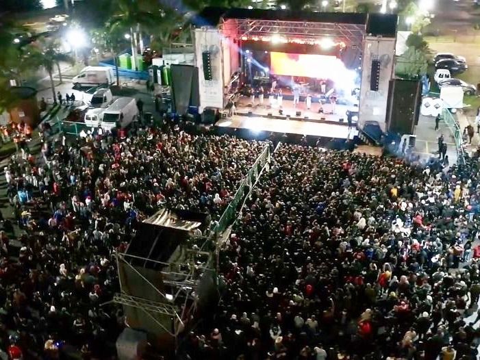 Iván Ruíz y Ariel El Traidor fueron la máxima atracción en el cierre de A Toda Costa
