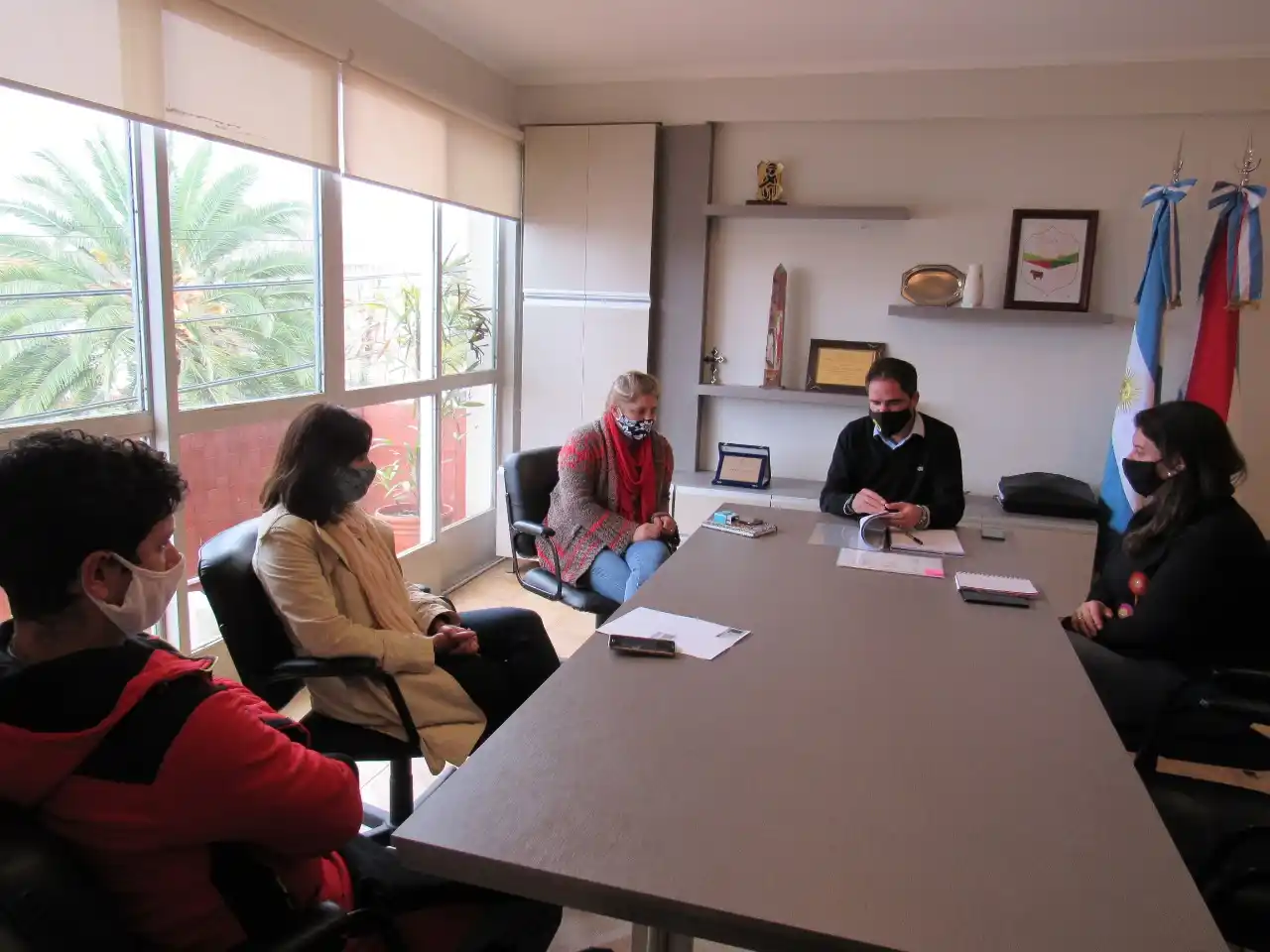 La Municipalidad de Larroque rubricó un convenio del Programa "Crédito Joven"