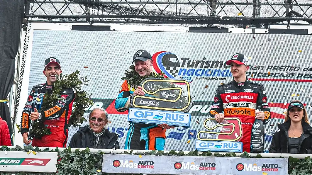 El podio en Concepción del Uruguay, con Teti en lo más alto.