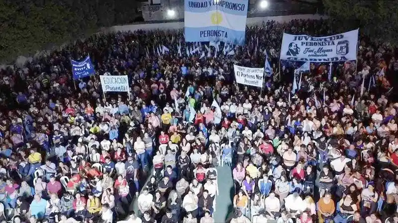 Numerosa asistencia al acto y 
festejo por el Día del Trabajador