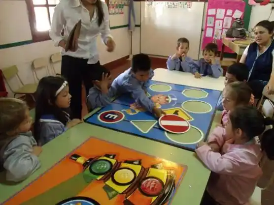 Capacitan en educación vial a estudiantes y a inspectores de otros municipios