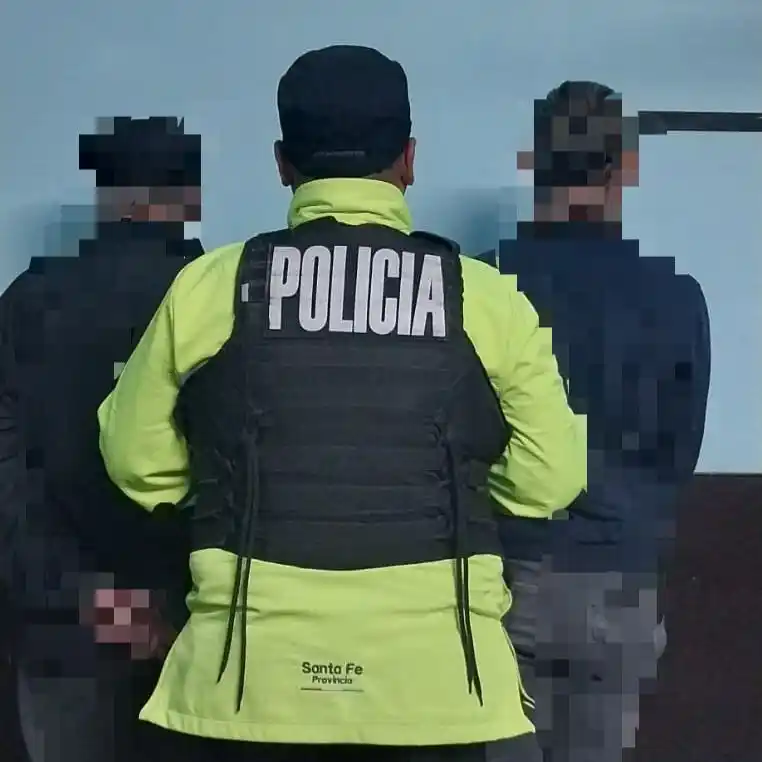 Detuvieron a dos hombres con escopetas - 5