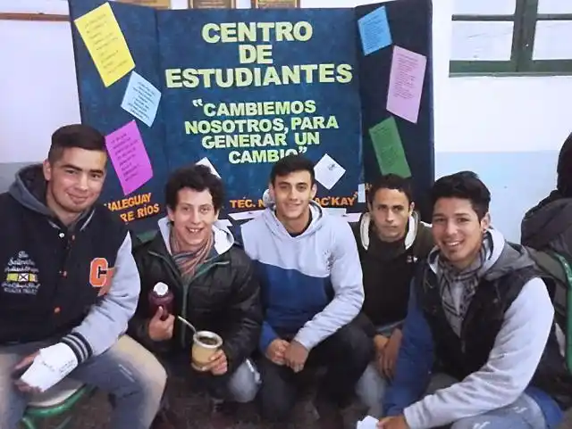 Se desarrolló la feria escolar de ciencias y tecnología de Técnica Nº 1 “L. R. Mac kay”