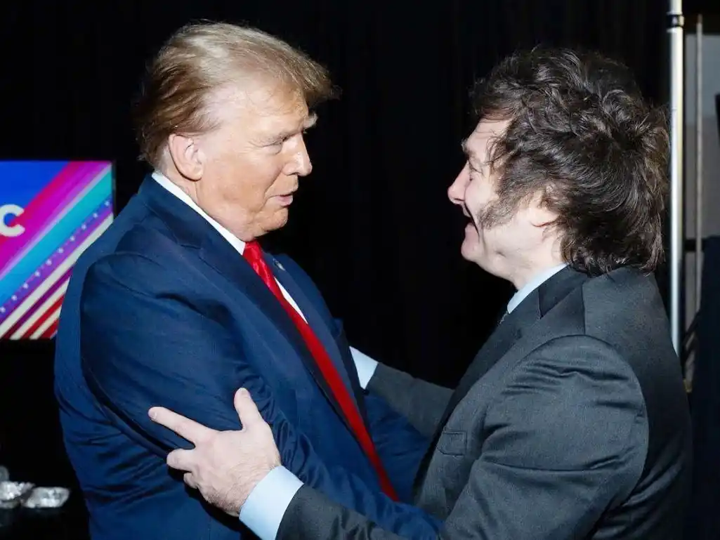 Tras el ataque en la cena de corresponsales, Milei repudió la violencia y respaldó a Trump