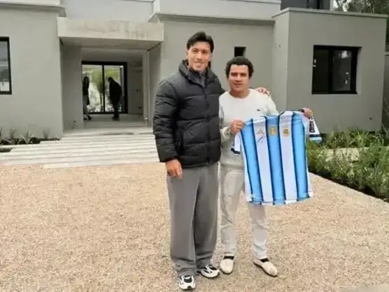 Lisandro Martínez ya está en Gualeguay y saludó a los hinchas