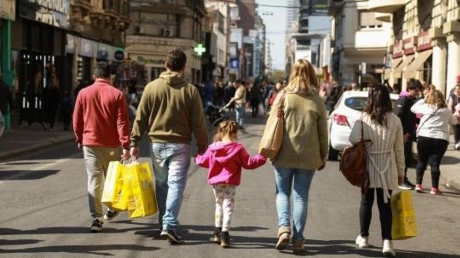 Vuelve la Gran Barata de calle San Luis en las vísperas del día del padre