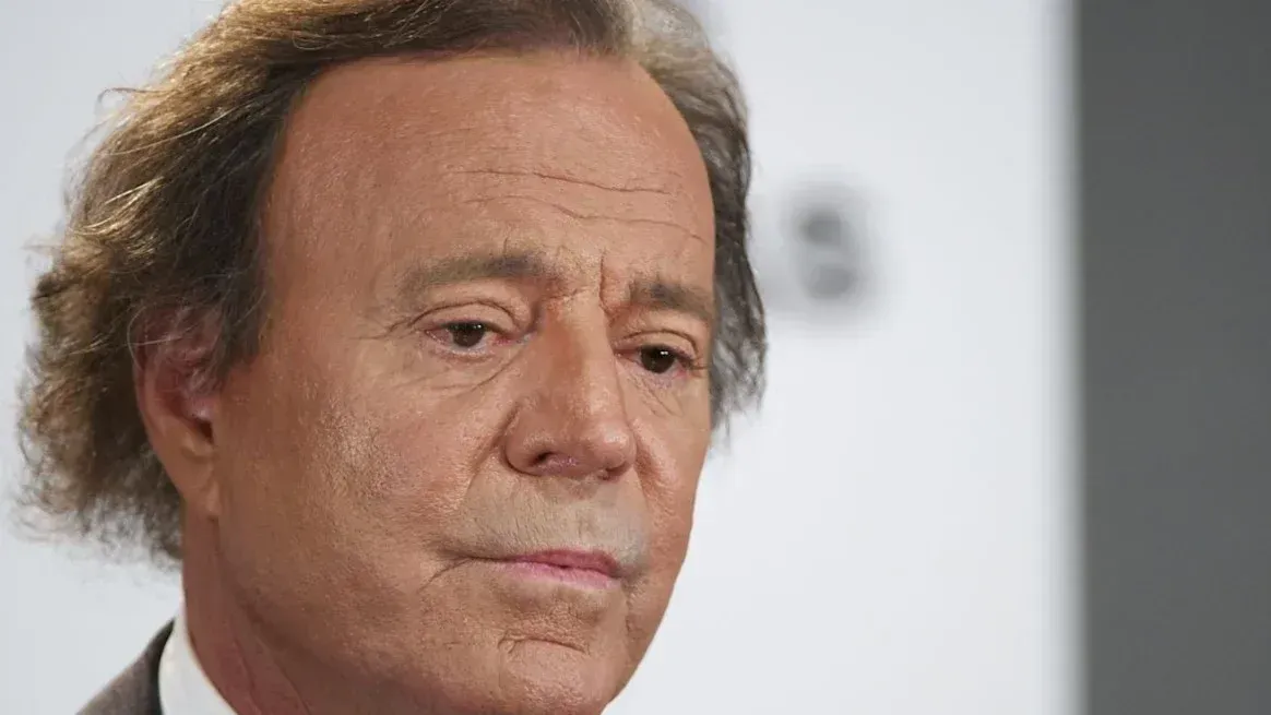 Julio Iglesias rompió el silencio.