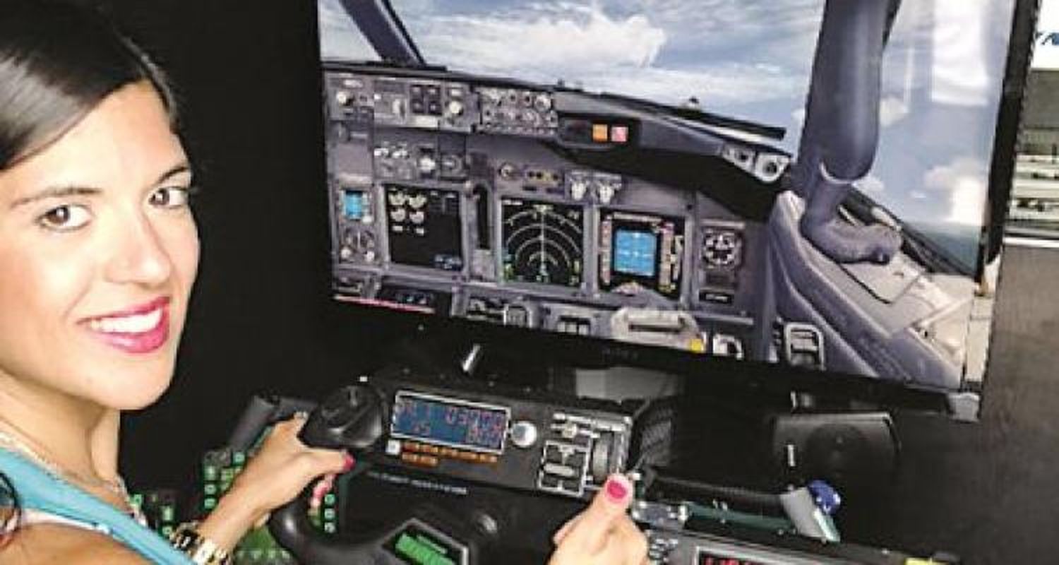 Un simulador de aviones en el Paseo Público