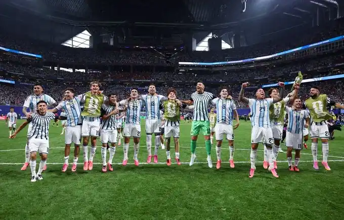 El festejo argentino tras un triunfo agónico ante Egipto (@Argentina).