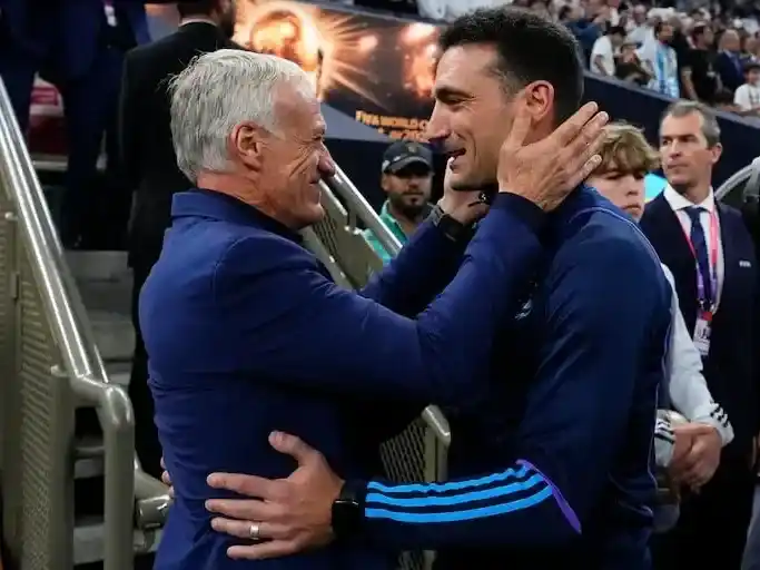 Didier Deschamps y Lionel Scaloni, antes de la final de Qatar 2022: Francia y Argentina tendrán seis entrenadores en el próximo mundial - Crédito: Natacha Pisarenko