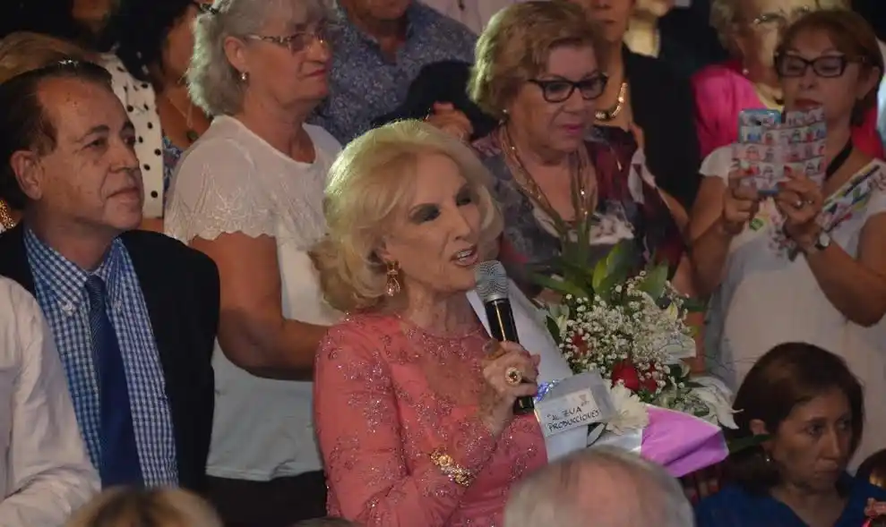 Mirtha Legrand fue a ver "La Gran Revista de Mar del Plata"