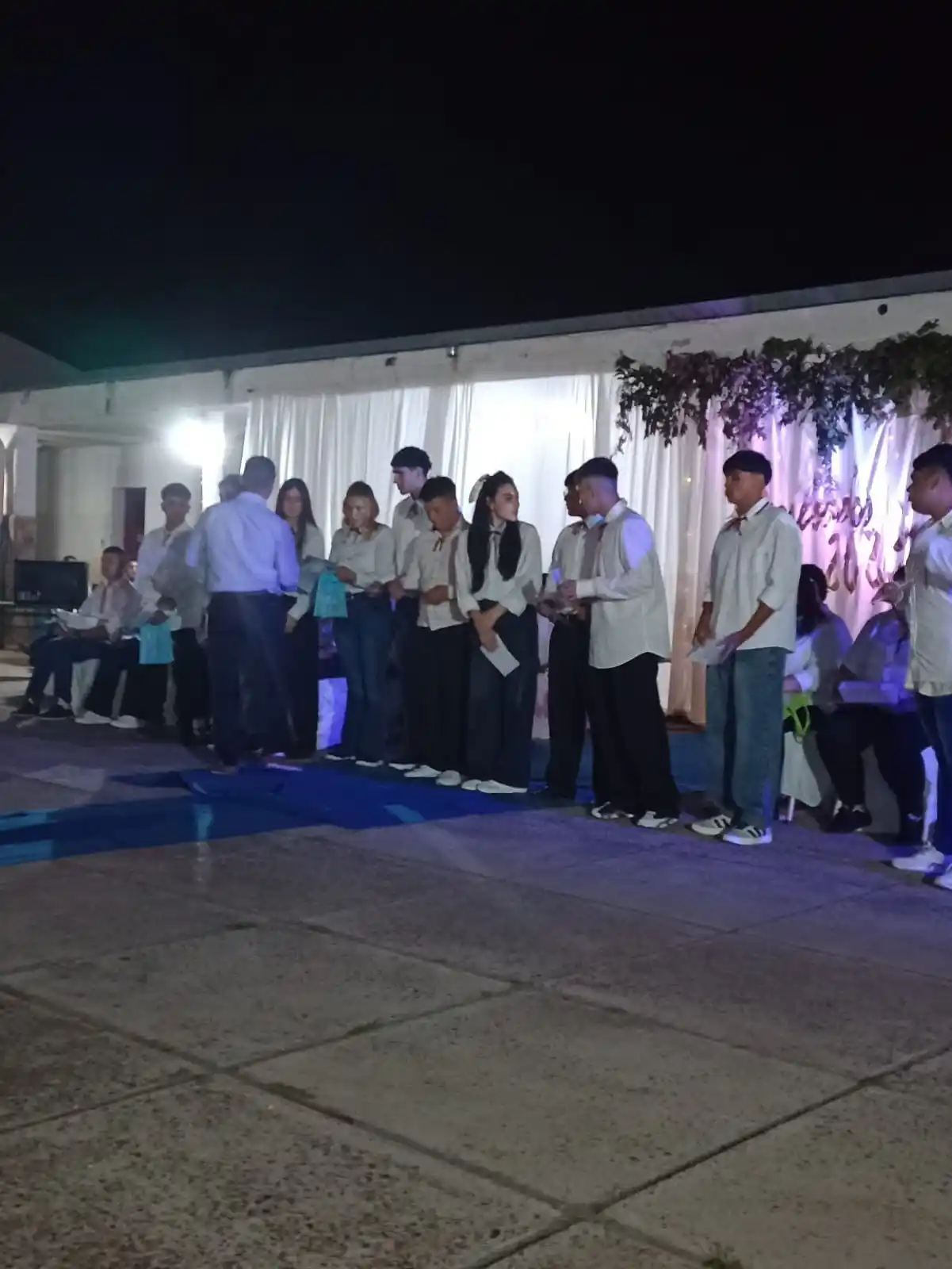 Del aula al oficio: nuevos egresados del secundario en la Escuela Municipal “Rogelio Martínez”