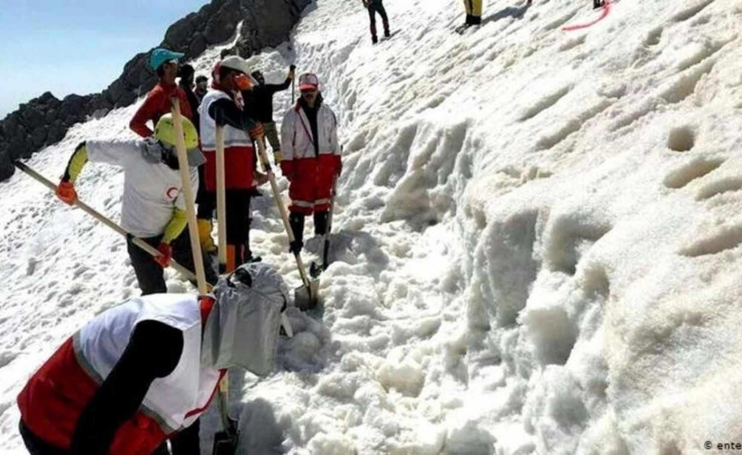 Sube a 12 cifra de muertos por avalanchas de nieve en Irán