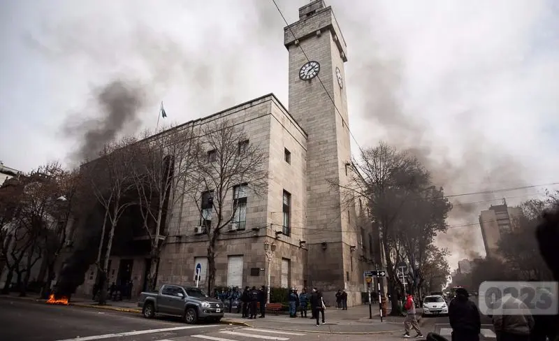 MAR DEL PLATA: Prohíben quema de neumáticos en la vía pública