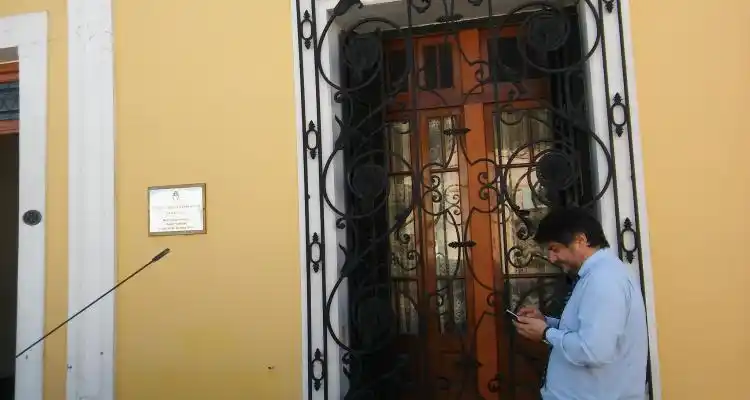 Bajo la carátula “robo agravado”, investigan el caso del vendedor ambulante que acusó a la policía