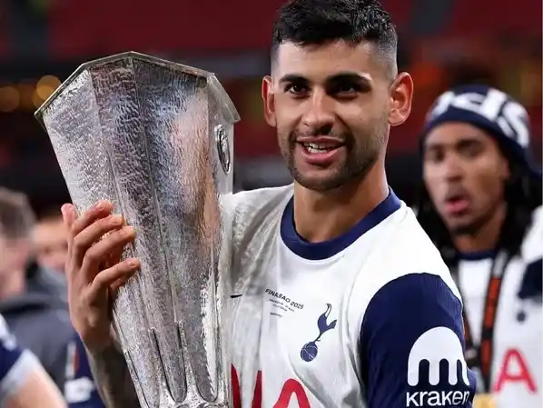 cuti romero europa league  campeon