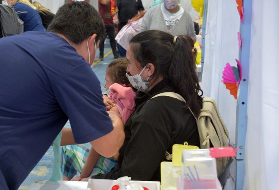 De una población de 3 mil niños, sólo 42 menores de tres años se vacunaron contra el Covid