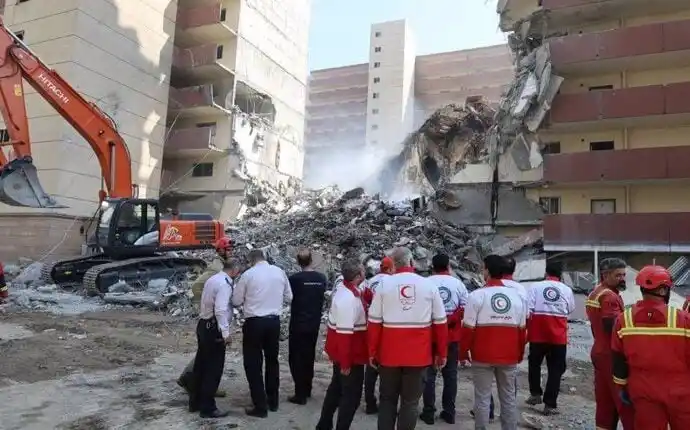 ISRAEL BOMBARDEA canal de televisión de propaganda iraní: el ataque fue captado en directo