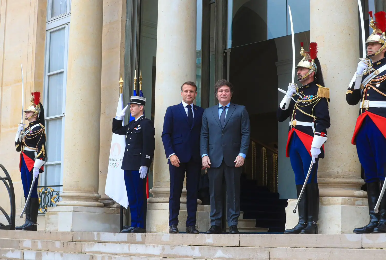 Macron y Milei, antes de ingresara a la reunión