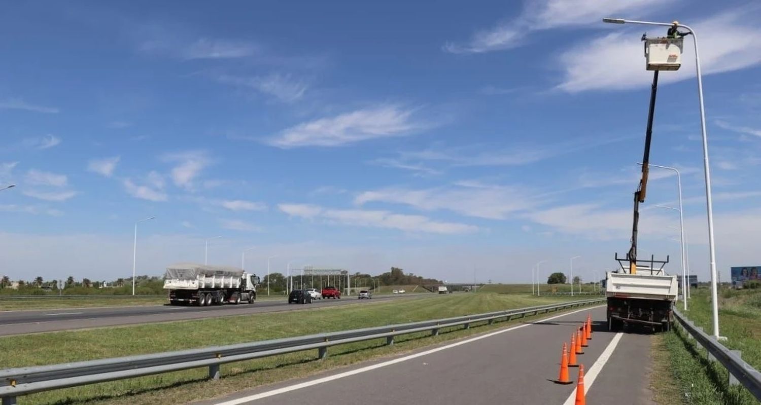 Autopista Santa Fe – Rosario: el primer tramo de ocho kilómetros estrena su iluminación LED