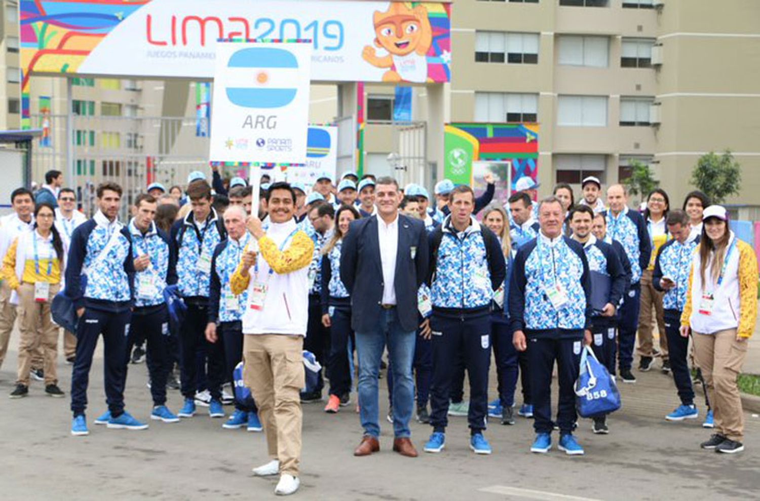 Lima 2019: la bandera Argentina ya flamea en la Villa Panamericana