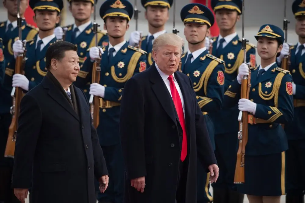 La guerra comercial entre EE.UU. y China empuja al dólar
