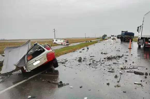 Choque fatal en Ruta 3 entre un motorhome y un automóvil: Un muerto y cinco heridos