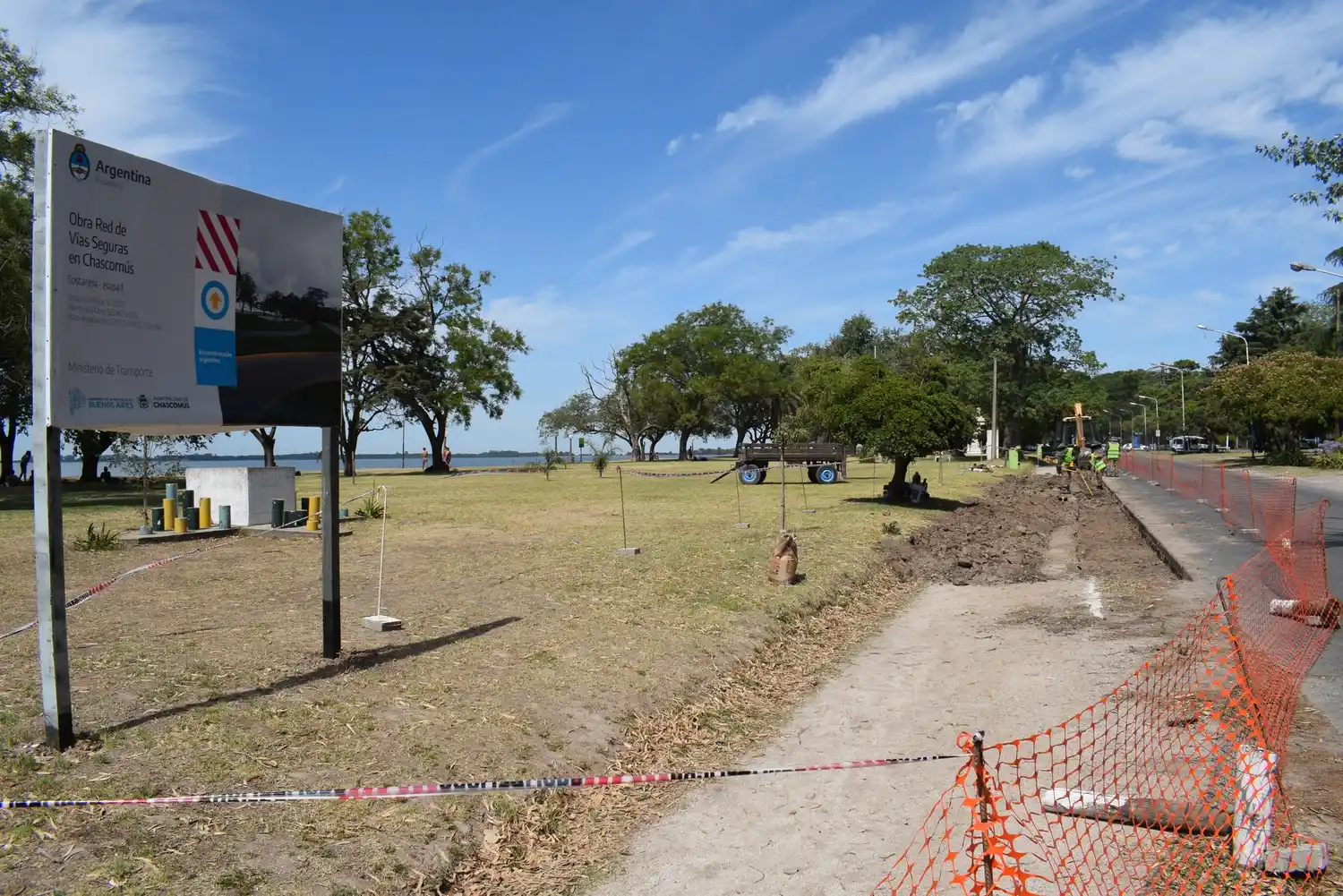 Comenzó la construcción de la red de vías seguras en la costanera de Chascomús