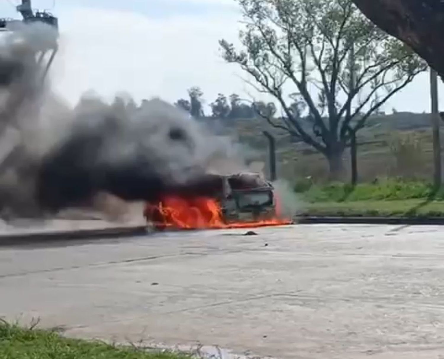 Un vehículo se incendió en Juan B. Justo.