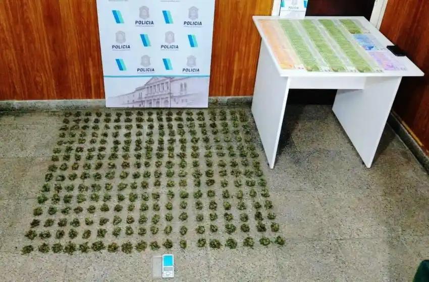 Encontraron droga y más de 160 mil pesos en un allanamiento por robo a una anciana