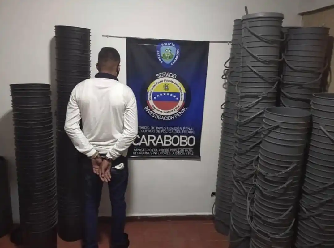 Finge el robo de 300 tobos de pintura y los tenía escondidos en un almacén