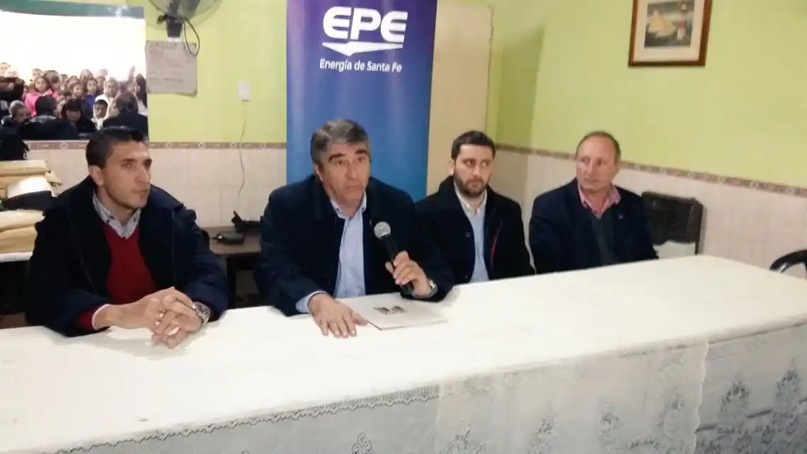Renuevan tendido eléctrico en los barrios Yapeyú y Villa Hipódromo