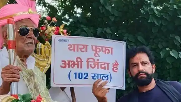 ¡OCURRENTE! Indio de 102 años celebra falsa boda para demostrar que sigue vivo