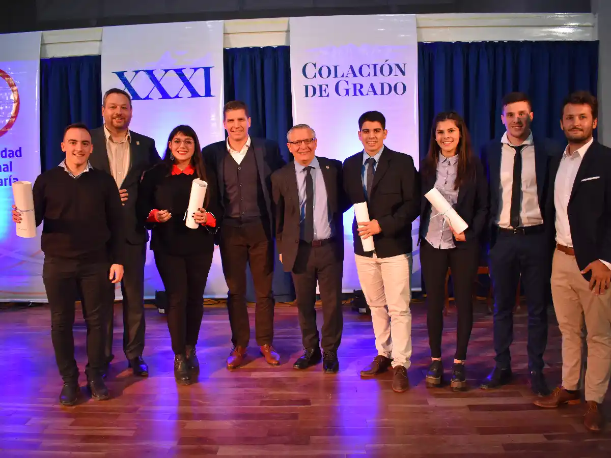 Los primeros cinco egresados de Diseño Industrial del Cres recibieron su diploma