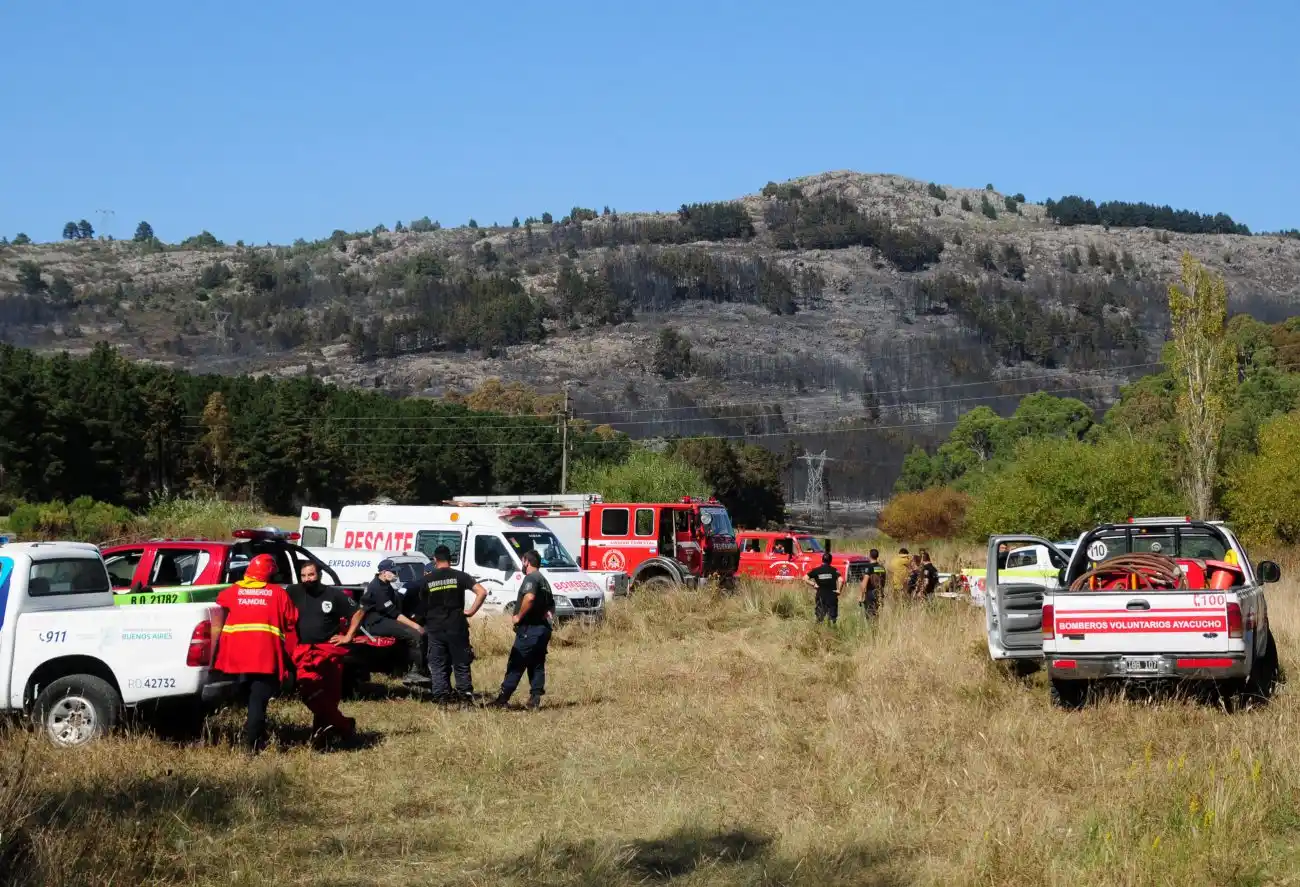 “El incendio está contenido, no extinguido”