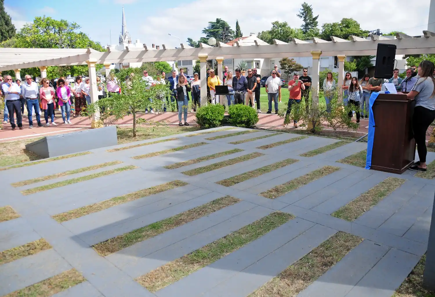 El radicalismo tandilense se unió para conmemorar el Día de la Memoria.