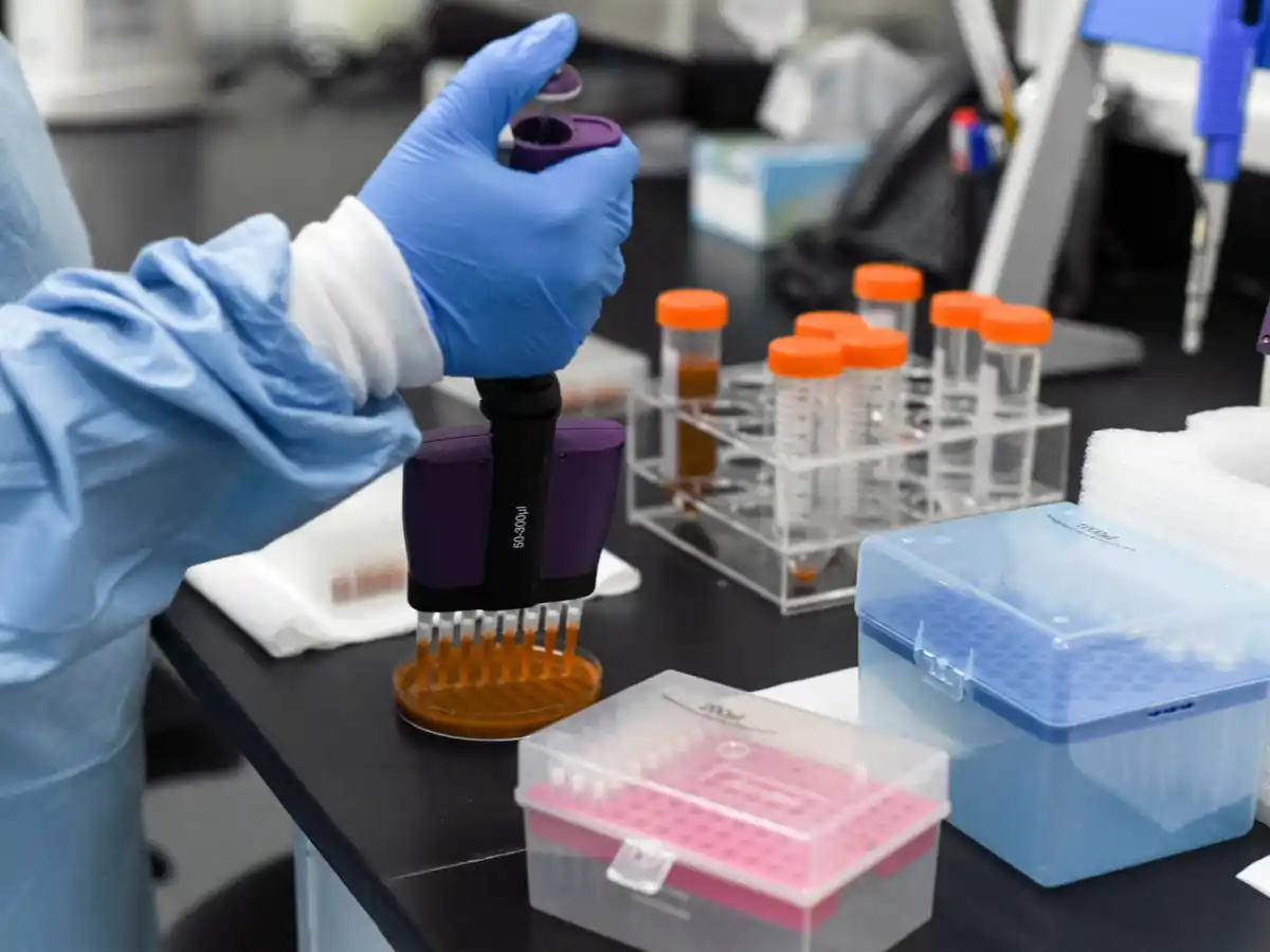 Trabajan en el desarrollo de píldora para tratar a pacientes con coronavirus