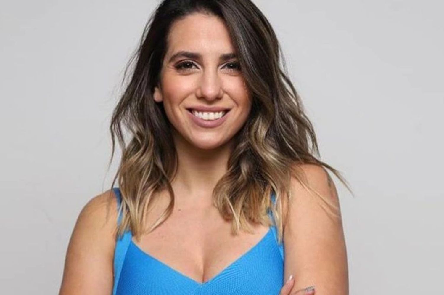 Como parte de su campaña electoral, Cinthia Fernández posteó una foto desnuda