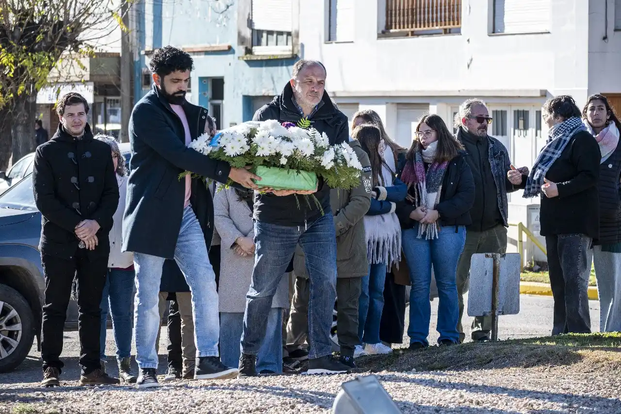 Día Nacional de la Libertad Latinoamericana: ofrenda floral en el busto de Martín Miguel de Güemes