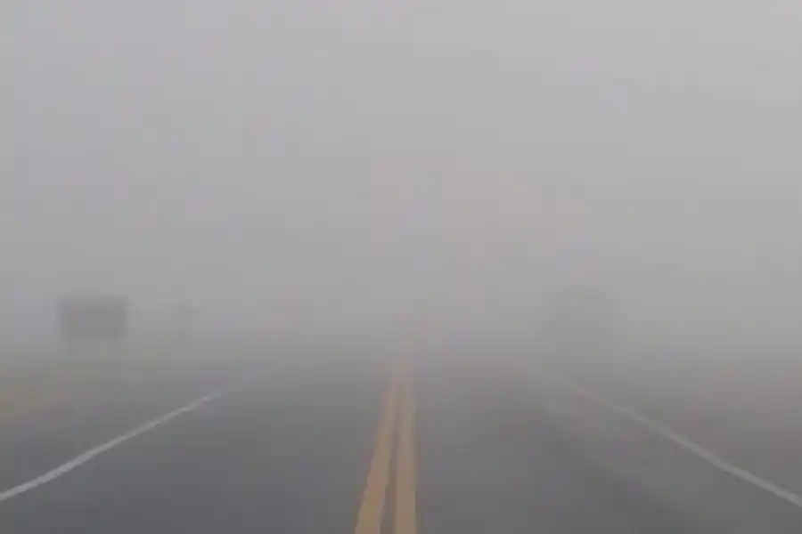 Recomendaciones para conducir por la vía pública cuando hay niebla