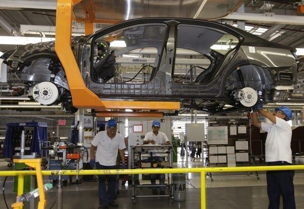 Crisis automotriz: Extienden suspensiones en empresas