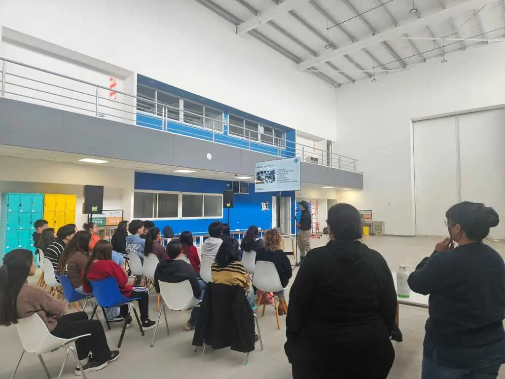 Capacitan en Ojos en Alerta en instituciones educativas