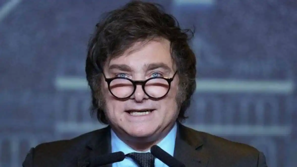 Milei avanza en su plan económico en Argentina: presenta paquete de leyes