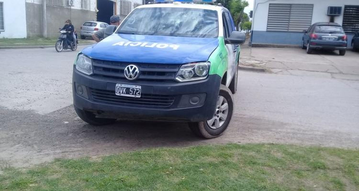 Vendedor ambulante acusa a un policía de haberle robado la recaudación