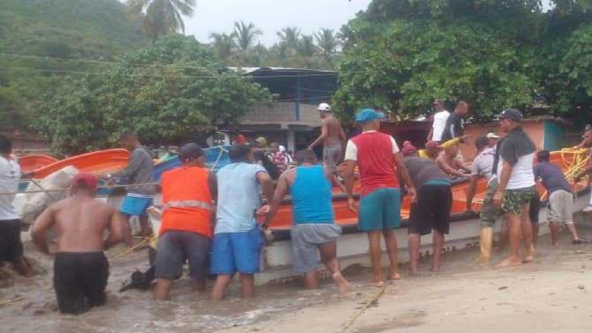 Crecida de ríos se llevó varias embarcaciones en CHORONÍ